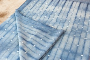 Marie Labarelle - Atelier - Pièce de laine teintée, technique shibori