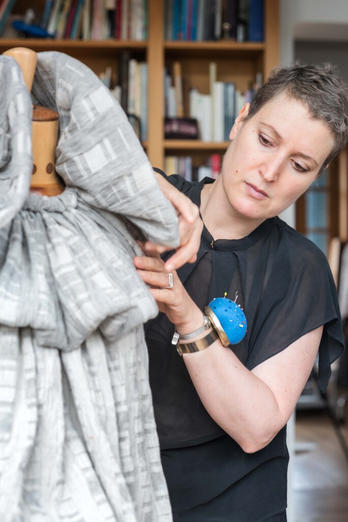 KNIT project - Choreographer Marine Mane - Costume Designer Marie Labarelle Handwoven textiles (tissage manuel) : Manon Soyer-Chaudun - Mill woven textiles  (tissage machine) : Les Tissages de Charlieu